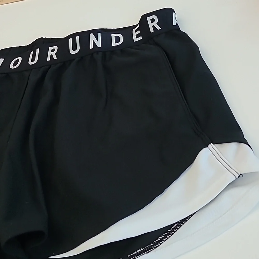 Under Armour Athletic Shorts‎ Size M